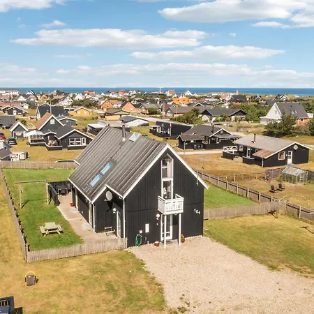 Holiday home Stunning In Thisted With Kitchen *