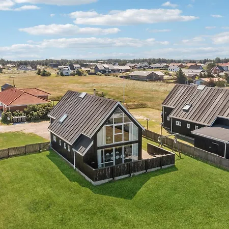 Дом отдыха Three-bedroom In Thisted